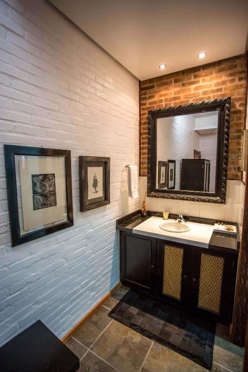 Pier 704 Hotel Canela Room photo